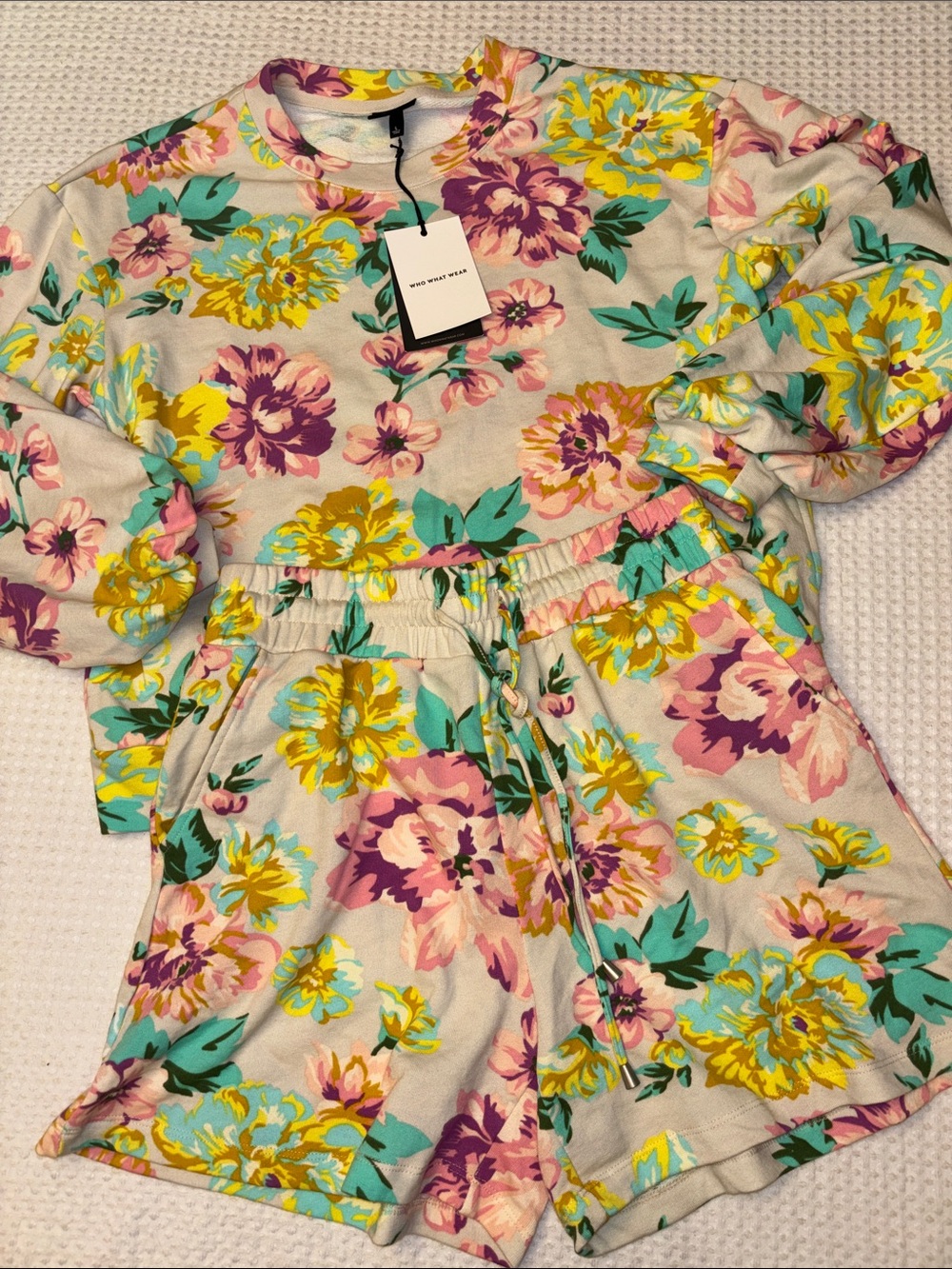 NEW Set! Who What Wear Garden Floral Sweatshirt L Elastic Waist Shorts M Lounge - Picture 2 of 15